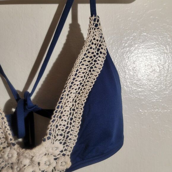 LUCKY BRAND Swim sz M GUC Navy Blue Cream Crochet Criss Cross Back Bikini Top - Picture 6 of 9